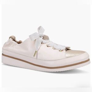 Ron White’s Nova Women's Cream Lace-Up Sneakers